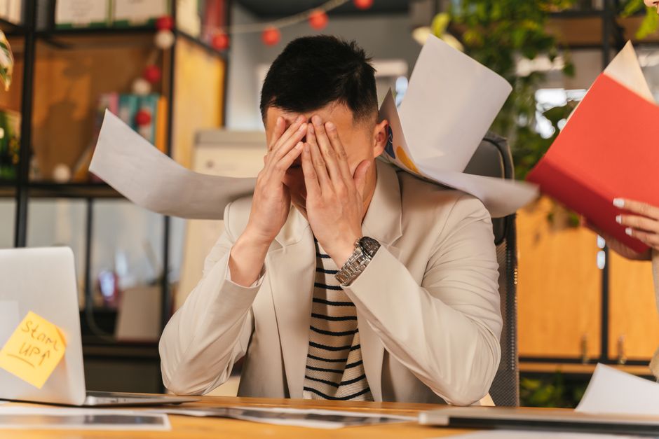 Carga mental y burnout parental: No sos un mal padre/madre por estar agotado. Qué hacer cuando no das más.