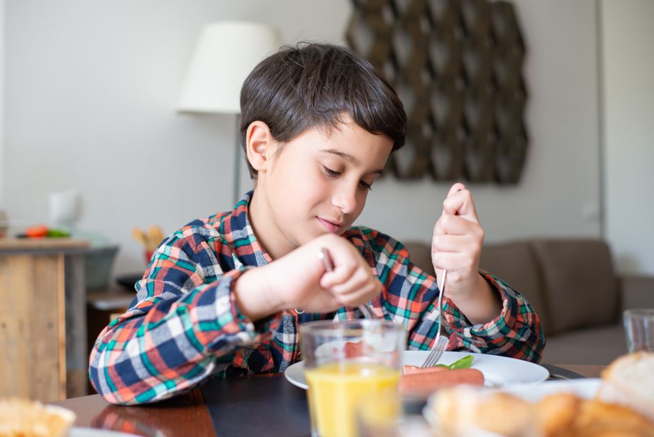 Alimentación e hiperactividad: Qué dice la ciencia hoy sobre el azúcar, los colorantes y el gluten.