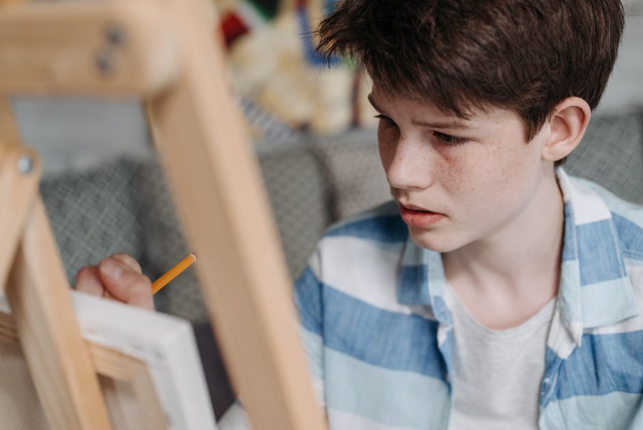 Adolescencia temprana (10-12 años) y neurodivergencia: Los cambios hormonales que intensifican los síntomas del TDAH.