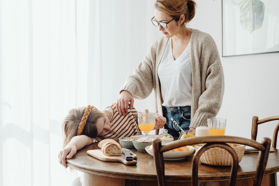 Funciones ejecutivas para padres cansados: Entendé por qué se olvida la campera o la mochila todos los días.