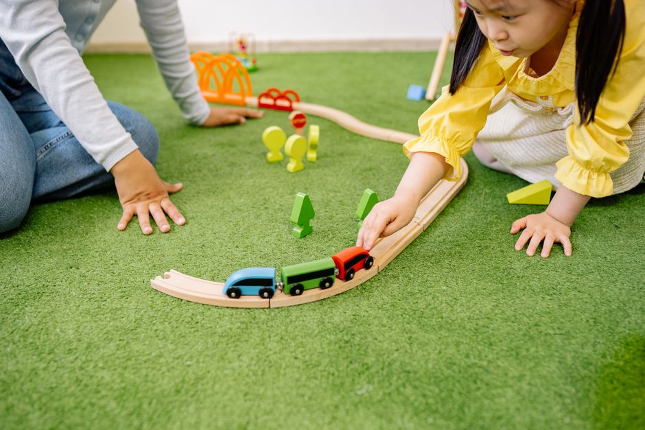 Juegos de descarga motora para hacer en el living los días de lluvia sin romper la casa.